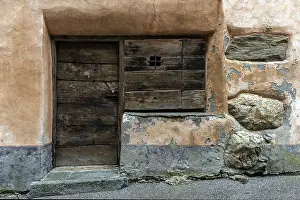 Drucke von Tür und Fenster geschlossen mit dicken Brettern, Prato, Lavizzara, Kanton Tessin, Schweiz Prato Drucke: Tür und Fenster geschlossen mit dicken Brettern.