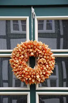 Urban City Center Drucke: Door wreath, physalis, bubble cherry