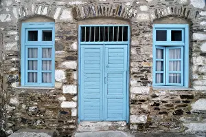Türen Drucke: Eingang und Fenster eines alten Steinhäuschens