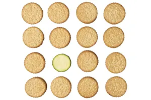 Studio Shot Dessert Drucke: Double biscuits in rows with a courgette slice (Cucurbita pepo)