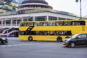 Tourist Attraction In Germany Drucke: Double-decker bus on Kurfurstendamm