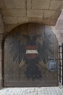Middle Franconian Architecture Drucke: The double-headed eagle on the medieval gate of the Kaiserburg