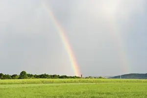 Deserted Countryside Scenes Drucke: Double rainbow over green fields