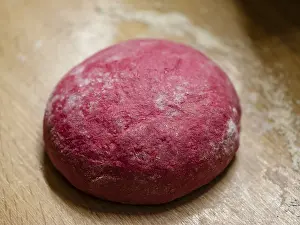 Beetroot Burger Buns Drucke: Dough for beetroot burger buns