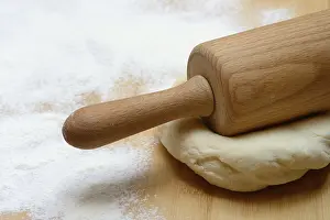 Self Made Desserts Drucke: Dough roller on dough