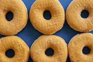Plain Colored Background Sweets Drucke: Six doughnuts on blue background