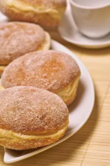 Empty Bakery Scene Drucke: Doughnuts sprinkled with sugar