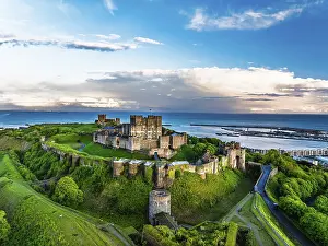 Historic British Fortification Drucke: Dover Castle from a drone, White Cliffs