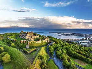 European Historical Architecture Drucke: Dover Castle from a drone, White Cliffs