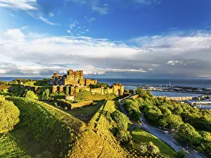 Historic British Fortification Drucke: Dover Castle from a drone, White Cliffs