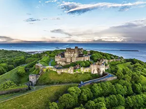 European Fortifications Architecture Drucke: Dover Castle from a drone, White Cliffs