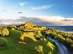 Historic British Fortification Drucke: Dover Castle from a drone, White Cliffs