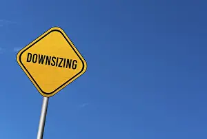 Blue Skies Photography Drucke: Downsizing, yellow sign with blue sky