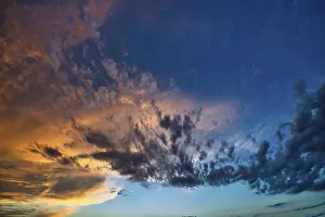 Cirrocumulus Clouds Drucke: Dramatic, atmospheric cirrocumulus (Cirrocumulus) at sunset