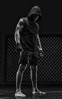 Professional Athlete Portraits Drucke: The dramatic black white image of the MMA fighter
