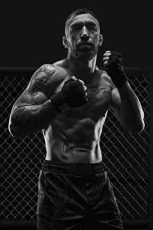 Professional Boxer Photos Drucke: The dramatic black white image of the MMA fighter