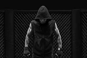Black White Photography Drucke: The dramatic black white image of the MMA fighter