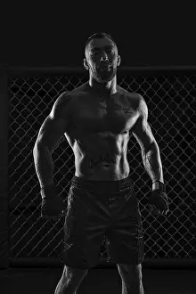 Black White Photography Drucke: The dramatic black white image of the MMA fighter