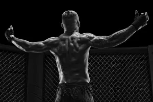 Black White Photography Drucke: The dramatic black white image of the MMA fighter