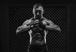 Professional Boxer Drucke: The dramatic black white image of the MMA fighter
