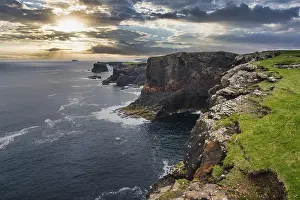 Shetland Islands Landscape Drucke: The dramatic cliffs under the Eshaness Lighthouse; Shetland islands