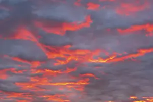 Deserted German Scene Drucke: Dramatic cloud atmosphere, Red sky with clouds