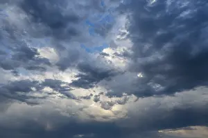 Dramatic Cloud Formation Drucke: Dramatic cloud formation in front of a summer thunderstorm