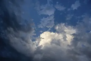 Nimbostratus Cloud Formations Drucke: Dramatic cloud formation in front of a summer thunderstorm