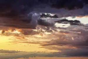 Northern Europe Evening Light Drucke: Dramatic cloud sky at sunset, intense colors