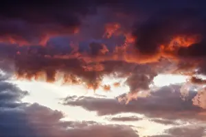Scandinavian Weather Forecast Drucke: Dramatic cloud sky at sunset, intense colors