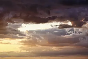 Sunset Over Baltic Sea Drucke: Dramatic cloud sky at sunset, pink