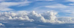United Kingdom Blue Skies Drucke: Dramatic Clouds on blue sky, England