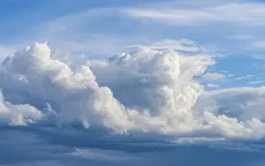 European Cloudy Skies Drucke: Dramatic Clouds on blue sky, England