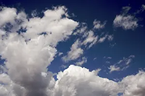 Deserted Skies Drucke: Dramatic clouds on a deep blue sky
