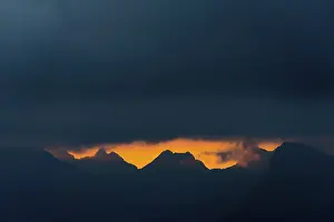 Dramatic Cloudscape Photography Drucke: Dramatic clouds above Lechtal mountains