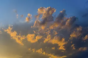 Colourful Evening Sky Drucke: Dramatic clouds in the light of a sunset