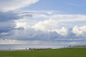Lower Saxony Waterfront Drucke: Dramatic clouds over the North Sea
