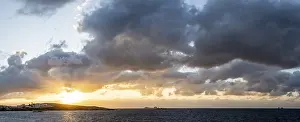 Cloudy Atmospheric Landscape Drucke: Dramatic clouds at the sea, sunset