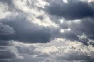 Dramatic Cloudy Skies Drucke: Dramatic clouds in the sky, dark rain clouds