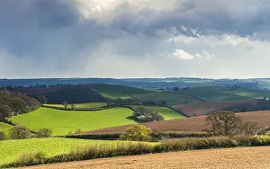British Countryside Drucke: Dramatic clouds and sky over fields of Berry Pomeroy