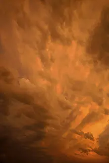 Dramatic Clouds Drucke: Dramatic clouds in the sky, after sunset