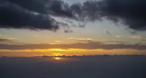 Atmospheric Evening Mood Drucke: Dramatic clouds, sunset