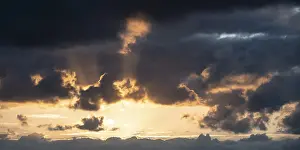 Cloudy Atmospheric Light Drucke: Dramatic clouds, sunset, Cyclades