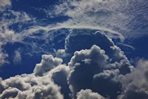 Cloudy Skies Drucke: Dramatic cloudscape with (cumulus) clouds