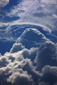 Blue Sky Cumulus Cloud Drucke: Dramatic cloudscape with (cumulus) clouds