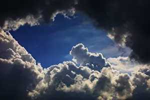 Cloudy Skies Drucke: Dramatic cloudscape with (cumulus) clouds