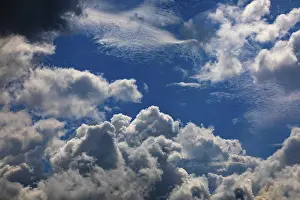 Cloudy Skies Drucke: Dramatic cloudscape with (cumulus) clouds