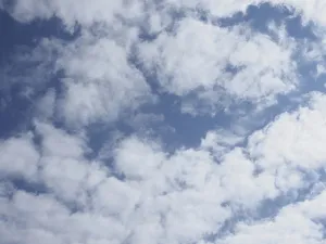 Dramatic Cloudy Sky Drucke: Dramatic cloudy sky background