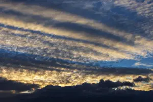 Weather Forecast Austria Drucke: Dramatic cloudy sky, cirrus clouds at sunset