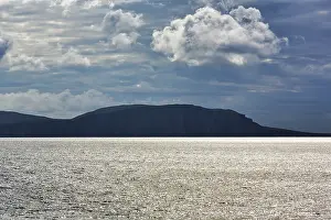 Overcast Sky Landscape Photo Drucke: Dramatic cloudy sky over cliffs